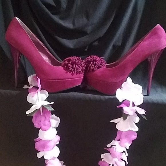 Shoes - Picture 2 of 7